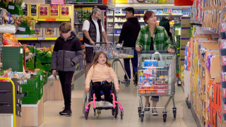 Lidl Ireland: Go Full Lidl addresses the national consumer mindset that compromises need to be made on the weekly shop as the cost of living crisis deepens