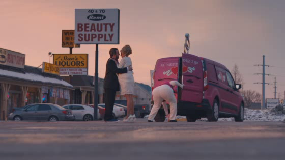 Head & Shoulders: KC Weddings on the Go