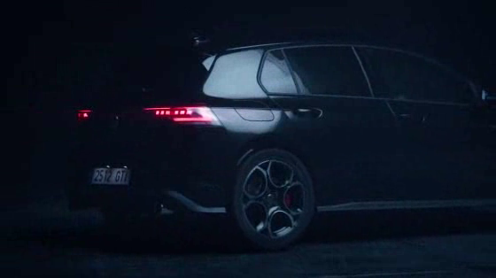 Volkswagen Golf GTI: Black Carbon