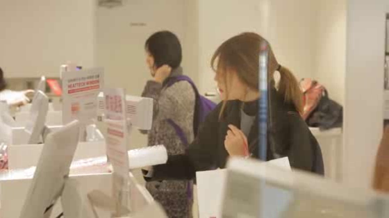 Uniqlo: Heat Tech Window