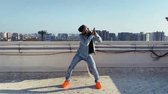 Major Lazer: Lay Your Head On Me