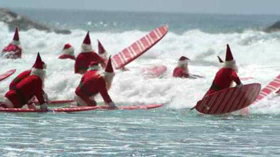 ALDI: Surfin' Santas