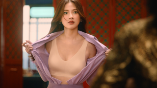 Sabina: Sabina Braless