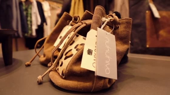 Nukuhiva: The Traceable Coat Hanger