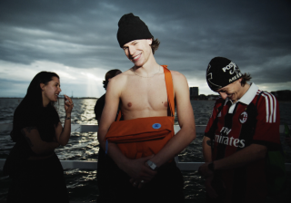 Crumpler: Pier Jumpers