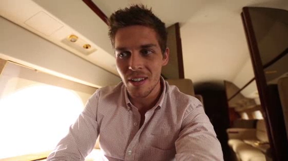 realestate.com.au: Flying Home With Arnie