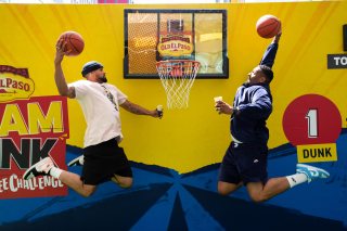 Old El Paso Au: Dunking Billboard