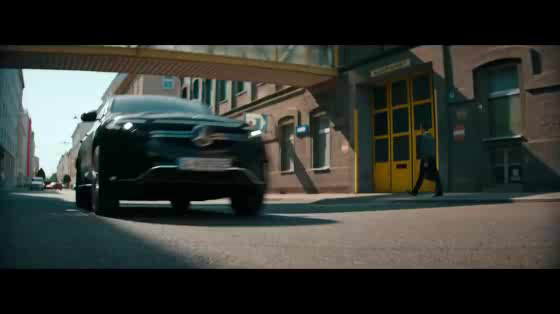 Mercedes-Benz EQC: Blinding Lights