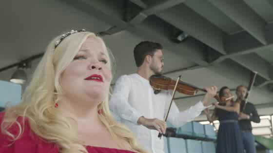 Heineken: Heineken Brings Italian Balcony Performers Together