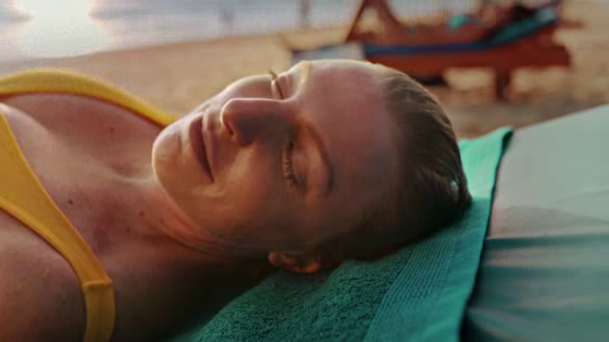 On the Beach: Jessica - Everything’s Better on the Beach