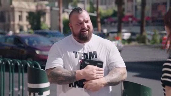 Clash Royale: The Strongest Man with the Heaviest Phone Case