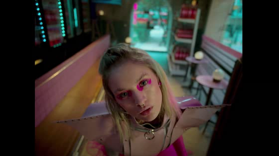 Manzana Postobón: Pink is another thing