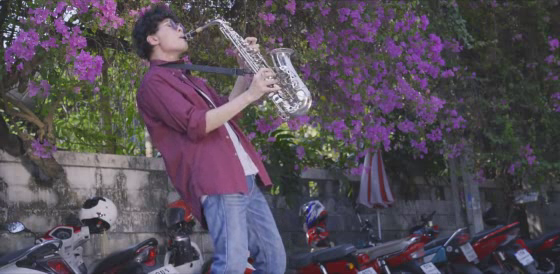 KFC: Saxophone & Gymnastic - Director Ver.