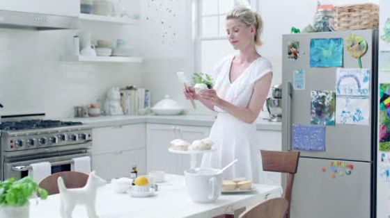 MOEN: Spot Resistant