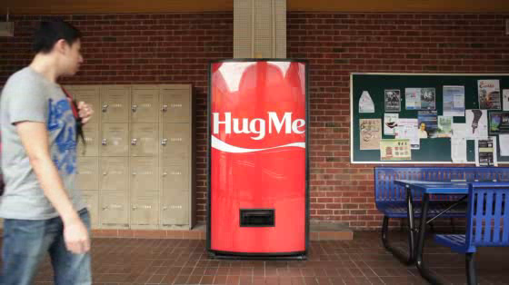 Coca Cola: Hug Me Machine