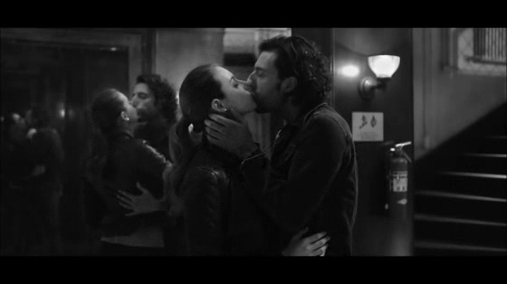 Gap: Kiss