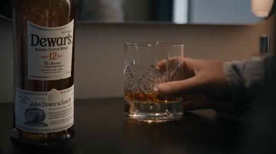 Dewar's Blended Scotch Whisky: Live True