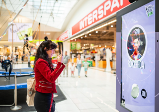 Spar Slovenia / Fresh'n'Rebel: Dress to impress the AI