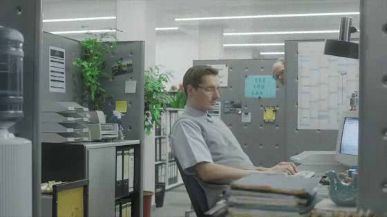 Kayak: Don't make your life a .gif - 'Office'