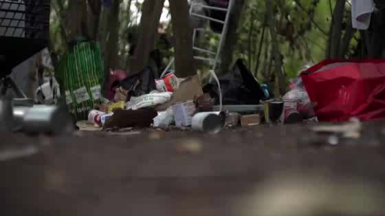 L'Auberge des Migrants: L'Auberge des Migrants Hacks Amazon