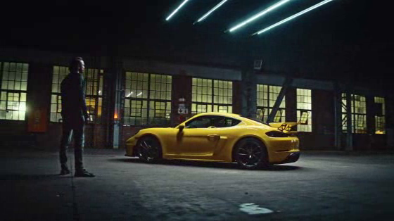 Porsche Poland: Ease Temptation. Stay Home.