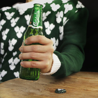 Carlsberg: This sweater has a trick up its sleeve: Free Carlsberg