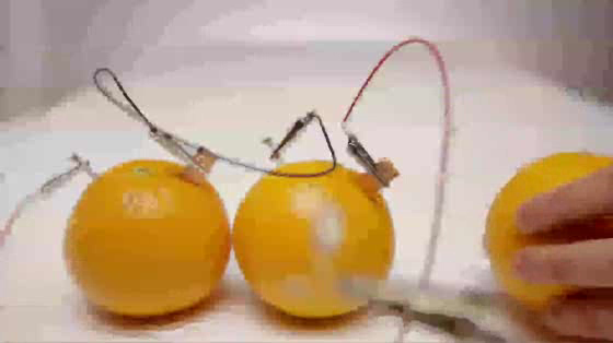 Tropicana: Billboard powered by oranges